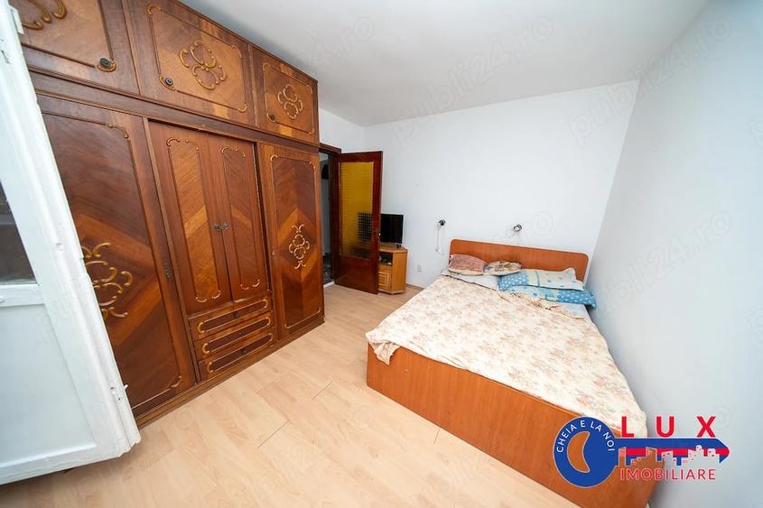 Apartament cu 3 camere decomandat în Spitalului