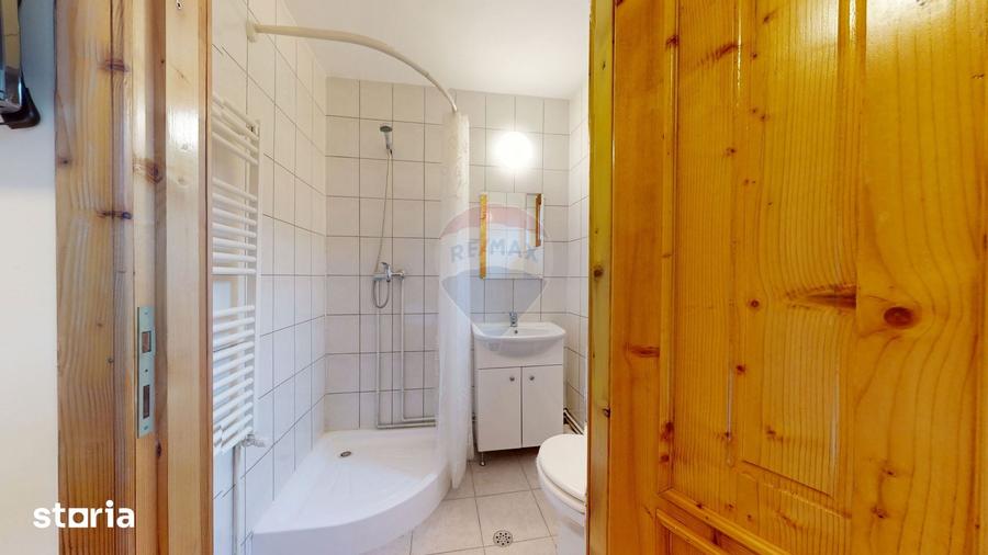 Casă cu 7 camere cu Teren 986 Mp în Plaiul Foii
