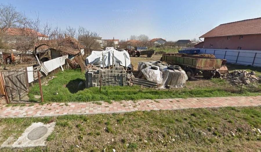 Casă cu Teren 1439 Mp în Central