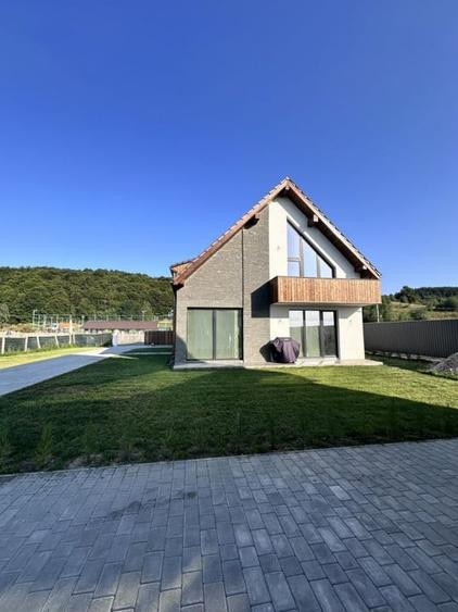 Casă individuală cu 6 camere cu Teren 500 Mp în Sălicea