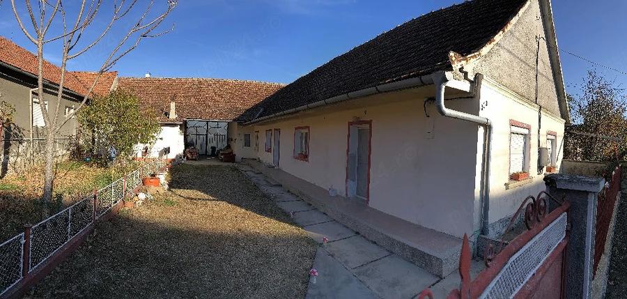 Casă cu 4 camere cu Teren 1040 Mp în Horia
