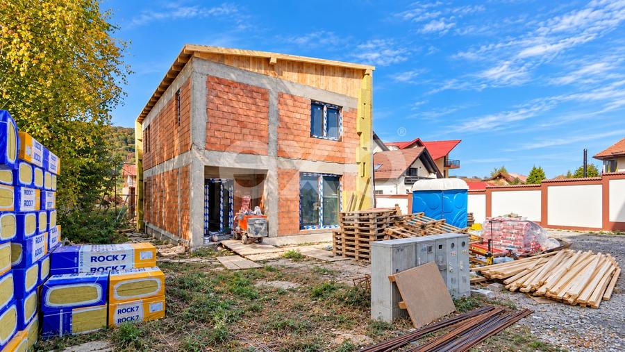 Casă individuală cu 4 camere cu Canalizare în Bunloc