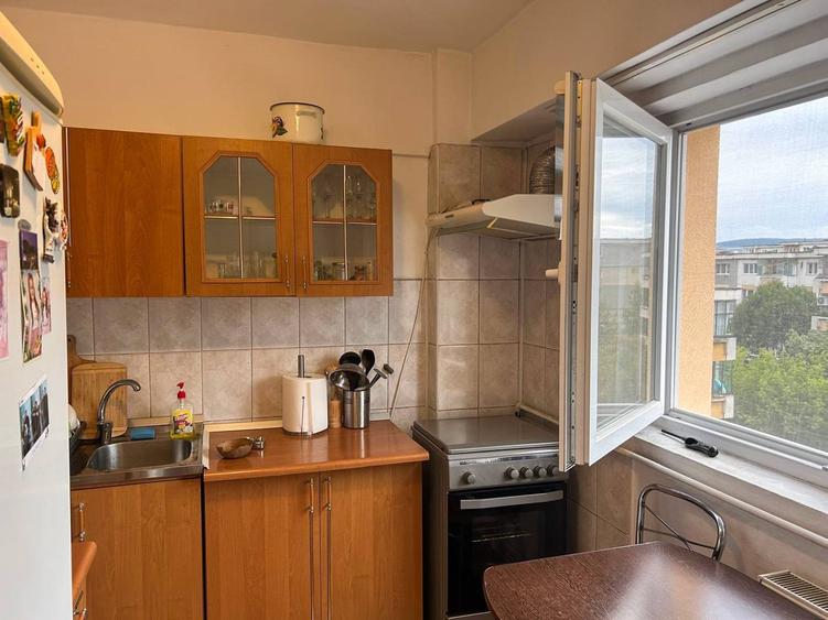 Apartament cu 2 camere decomandat în Între Lacuri