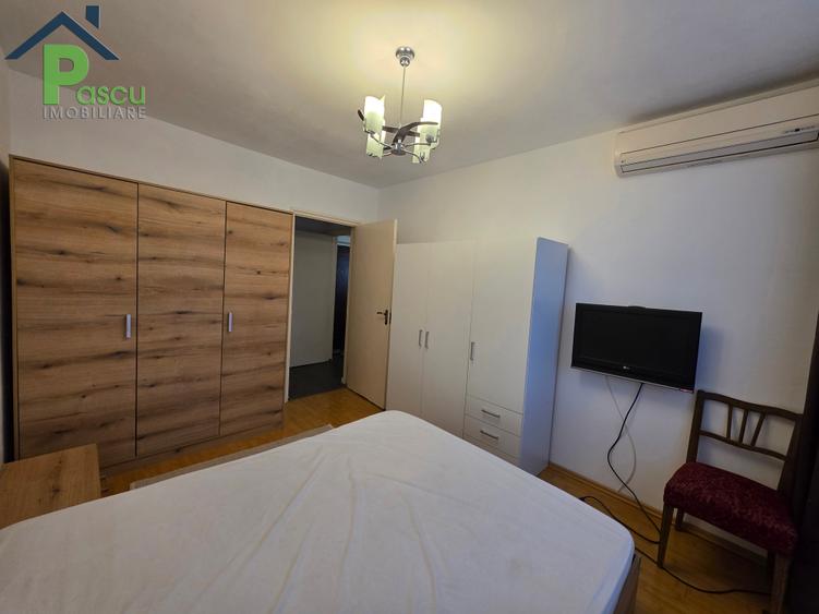Apartament cu 3 camere decomandat în Pajura