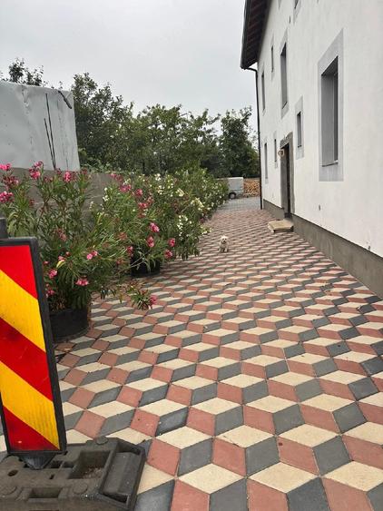 Apartament cu 3 camere decomandat în Chișoda