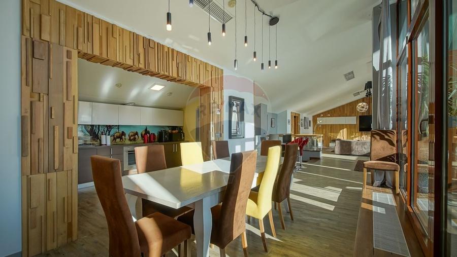 Apartament cu 4 camere semidecomandat, mobilat în Poiana Brașov