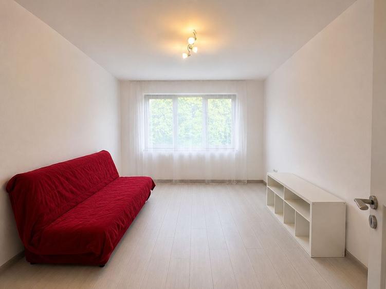 Apartament cu 3 camere decomandat, mobilat în Tractorul