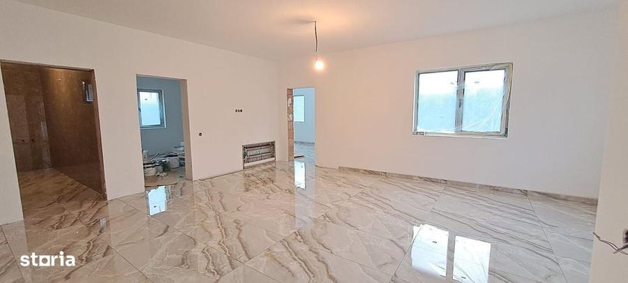 Casă cu 4 camere în Dragomirești-Deal