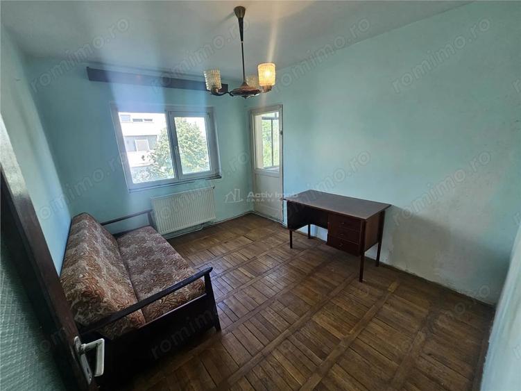 Apartament cu 4 camere decomandat, mobilat în Micro IV