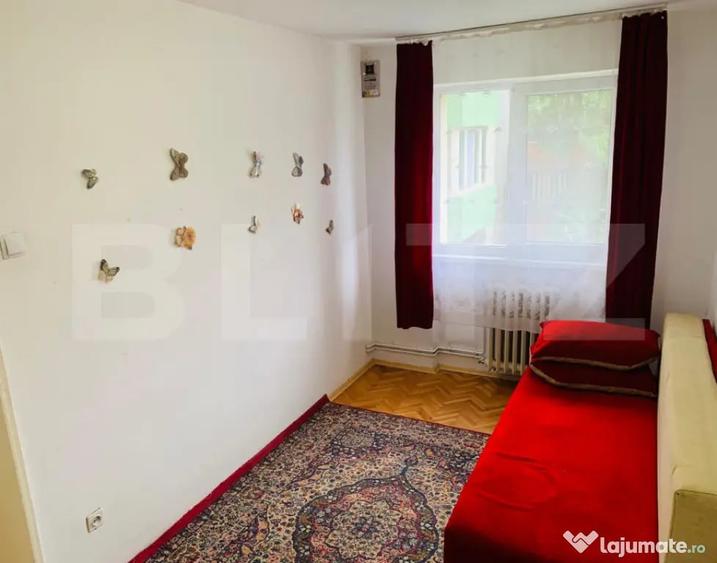 Apartament cu 3 camere semidecomandat, mobilat în Semicentral