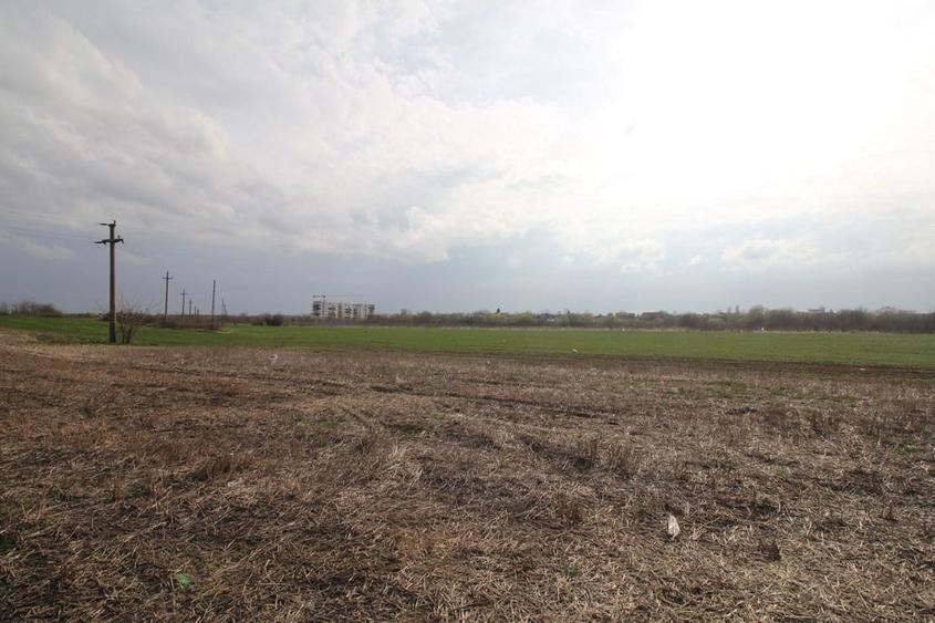 Teren agricol extravilan de 3313 mp, în Central
