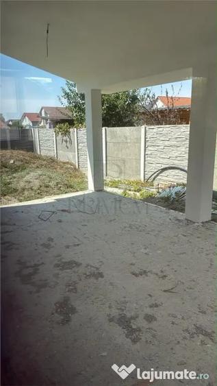 Casă cu 5 camere cu Teren 325 Mp în Moșnița Veche
