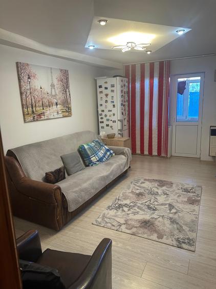 Apartament cu 2 camere decomandat în Piața