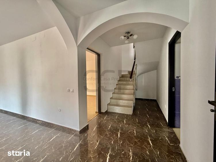 Casă cu 5 camere cu Teren 240 Mp în Apărătorii Patriei