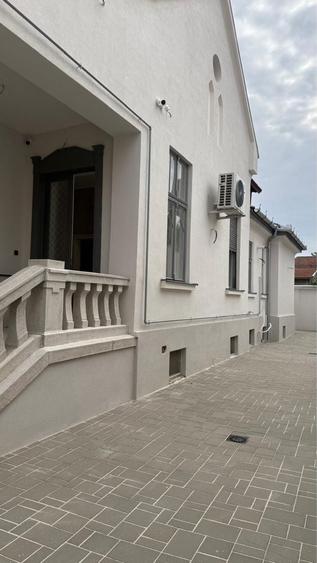Spațiu comercial, de 360 mp, în Central