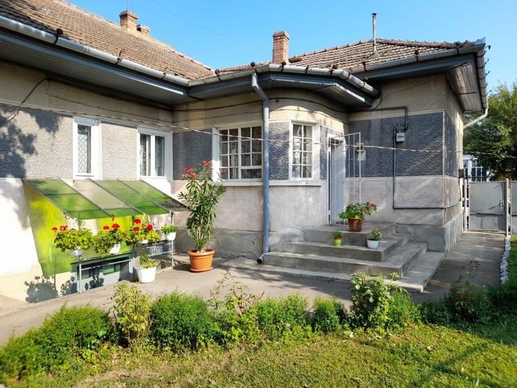 Casă individuală cu 4 camere cu Canalizare în Gheorghe Doja