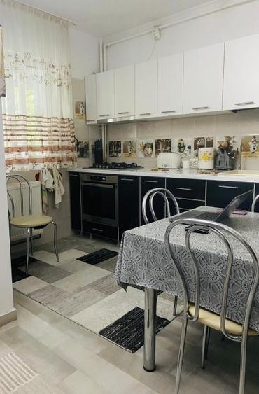 Apartament cu 3 camere decomandat, mobilat în Brâncoveanu