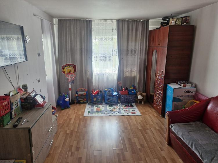 Apartament cu 2 camere decomandat în Eremia