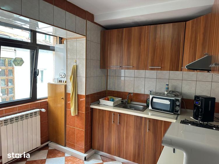 Apartament cu 4 camere decomandat, mobilat în Cotroceni