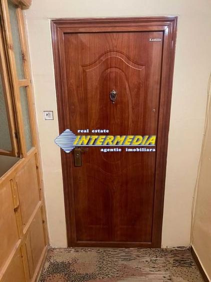Apartament cu 3 camere decomandat în Cetate