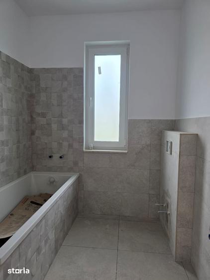 Casă cu 4 camere cu Teren 430 Mp în Central