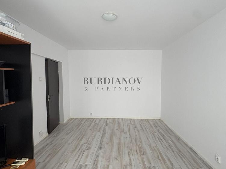 Apartament cu 3 camere decomandat în Drumul Taberei