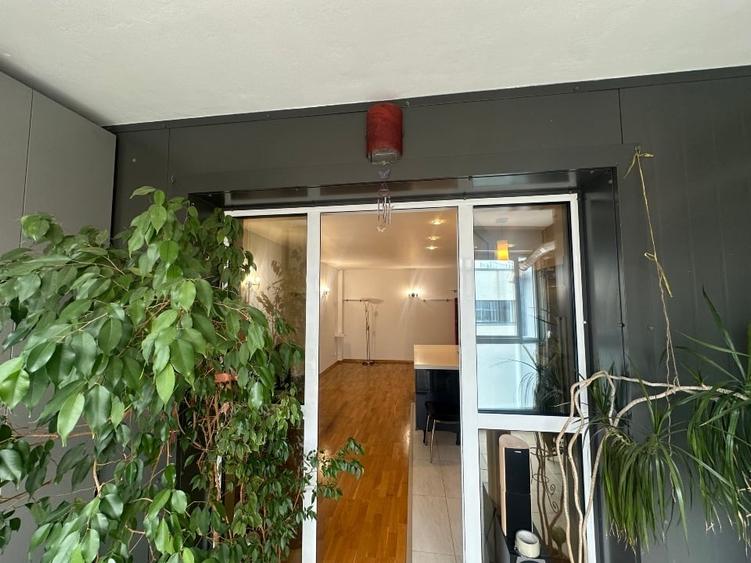 Apartament cu 4 camere, mobilat în Calea Călărașilor