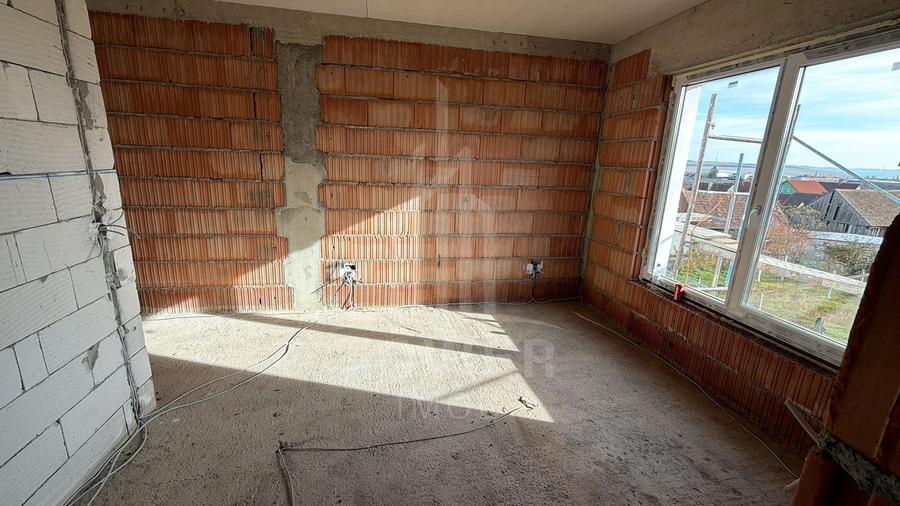 Duplex cu 4 camere cu Canalizare în Șura Mică