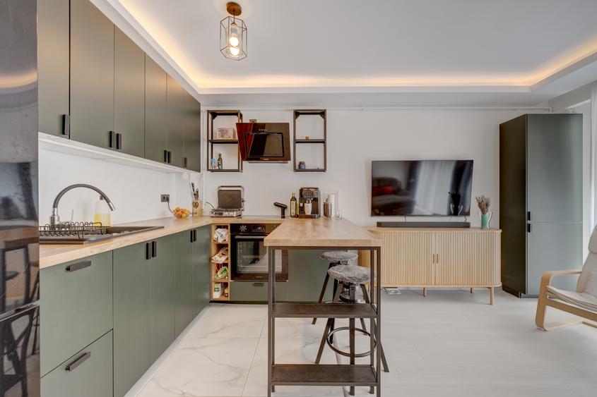 Apartament cu 3 camere decomandat în Titan