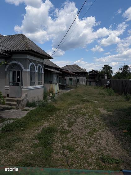 Teren de vanzare 1300mp, acces asfaltat, cu casa batrneasca, leordeni - 1
