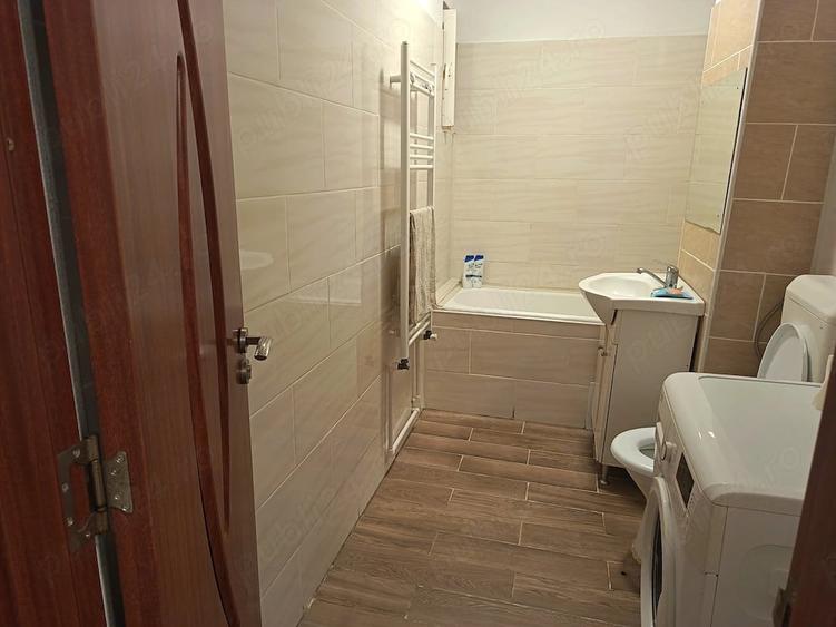 Apartament cu 3 camere decomandat în Patria