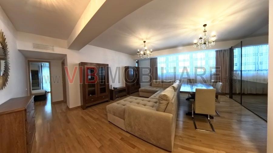 Apartament cu 3 camere semidecomandat, mobilat în Arcul de Triumf