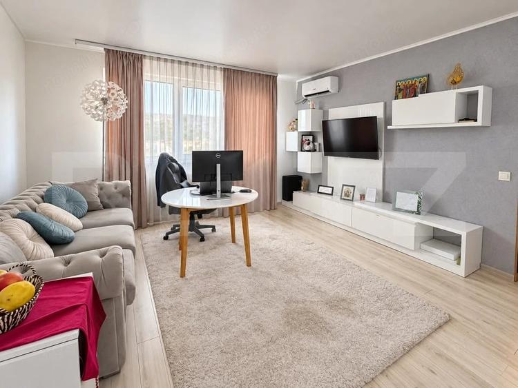 Apartament cu 3 camere decomandat în Filiași
