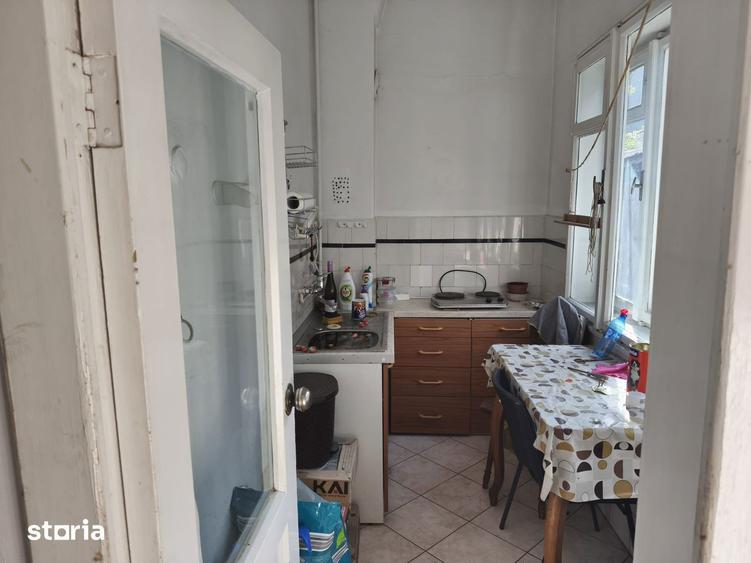 Casa de locuit cu 3 camere, curte si garaj pe strada Budiului - 16