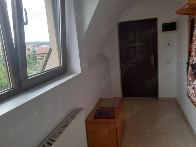 Apartament cu 3 camere decomandat în Europa