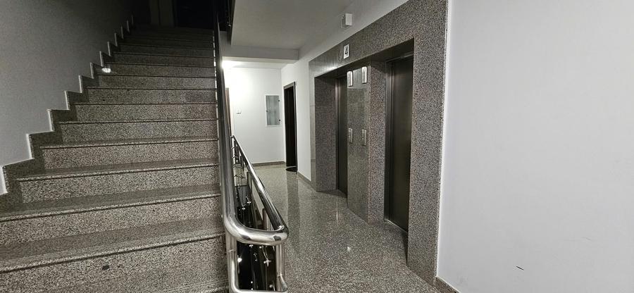 Apartament cu 2 camere decomandat în Trocadero