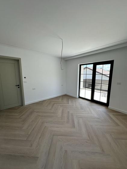 Casă cu 4 camere în Valea Adâncă