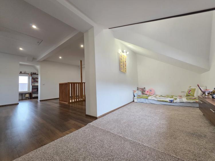 Duplex cu 4 camere cu Canalizare în Stupini