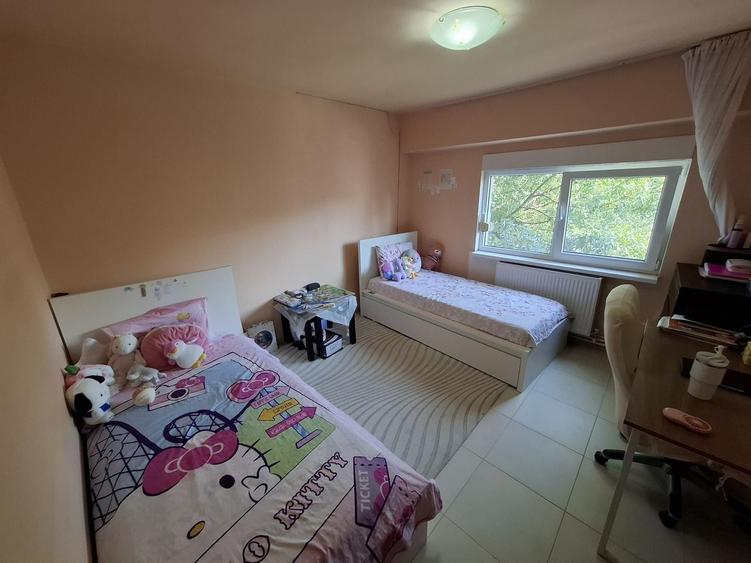 Apartament cu 3 camere decomandat, mobilat în Tomis III