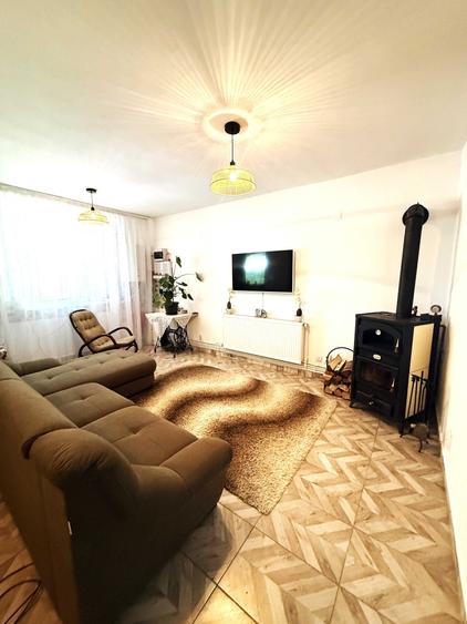 Casă cu 4 camere cu Teren 640 Mp în Prunaru
