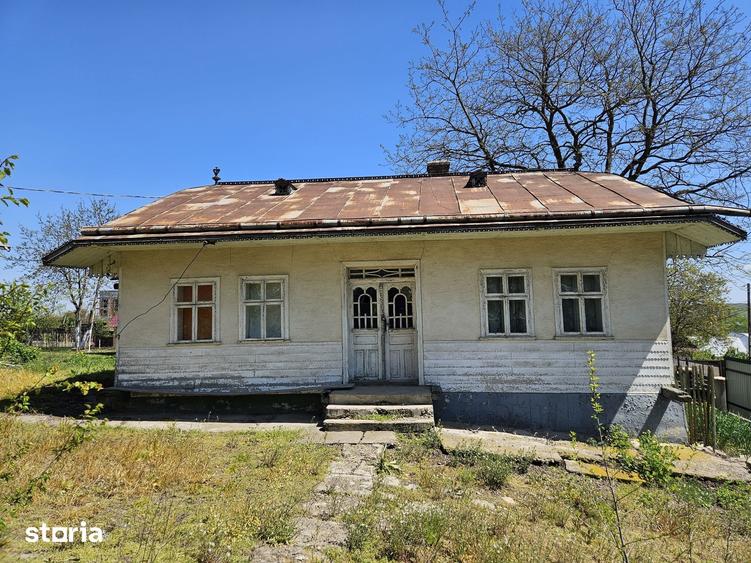 Casă cu 3 camere cu Teren 2500 Mp în Bosanci