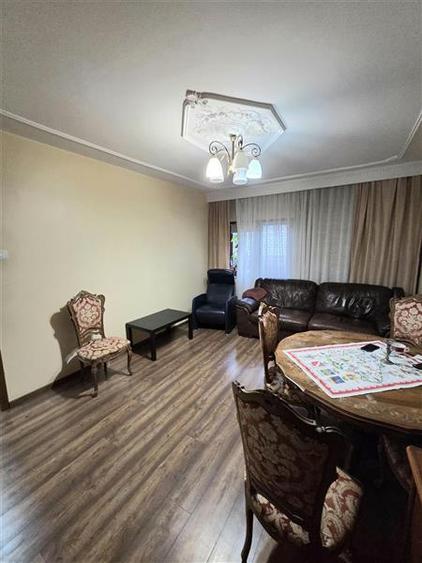 Apartament cu 4 camere decomandat, mobilat în Casa de Cultură