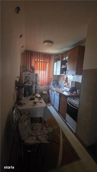 Apartament cu 2 camere semidecomandat în Rovine