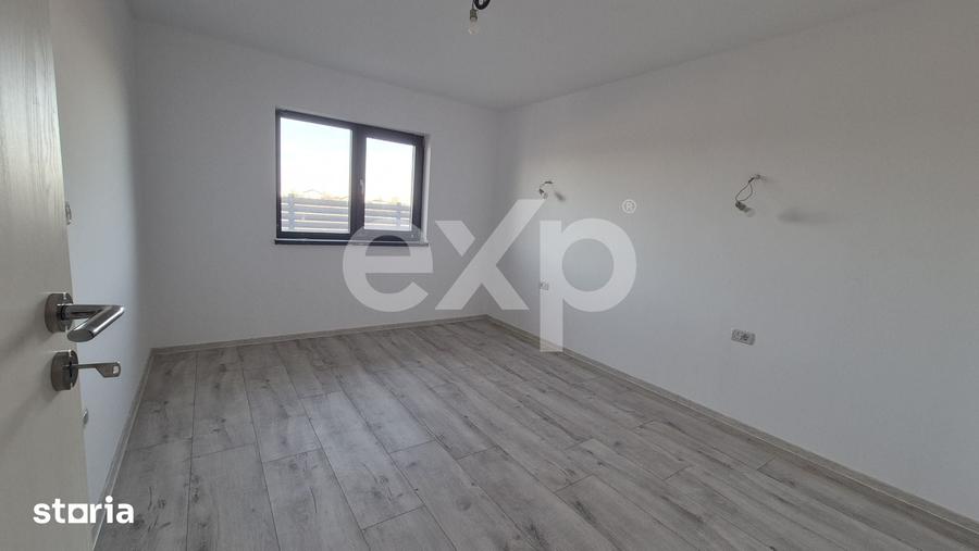 Casă cu 4 camere cu Teren 400 Mp în Bradu