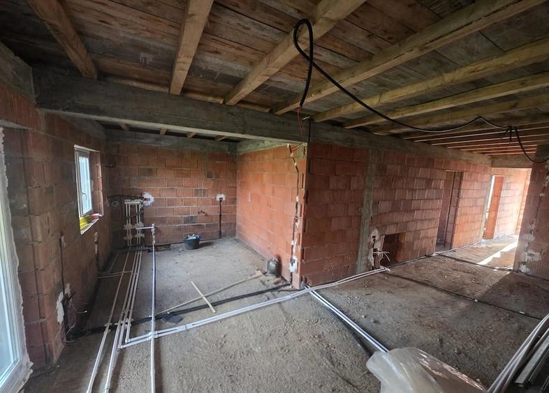 Casă cu 3 camere cu Teren 276 Mp în Parța