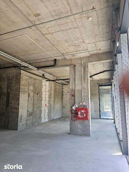 Spațiu comercial, de 405 mp, în Tei