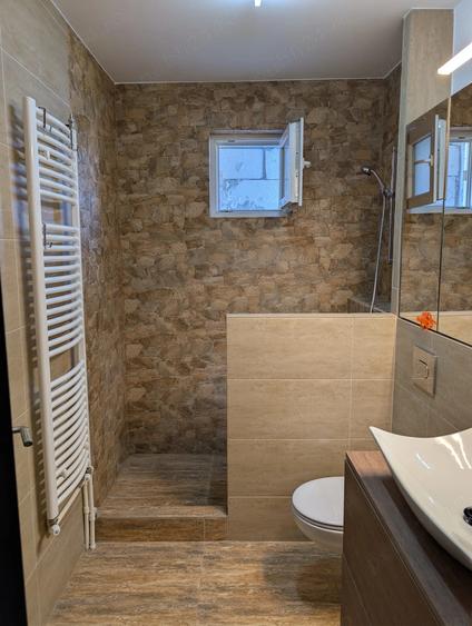 Apartament cu 3 camere decomandat în Exterior Vest