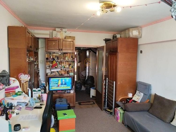 Apartament cu 4 camere decomandat în Olteniței