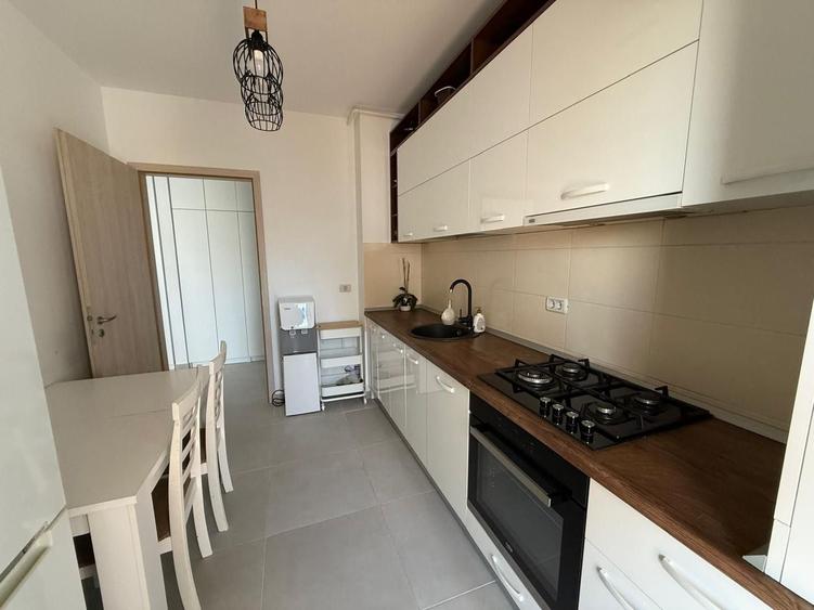Apartament cu 3 camere semidecomandat, mobilat în Timișoara
