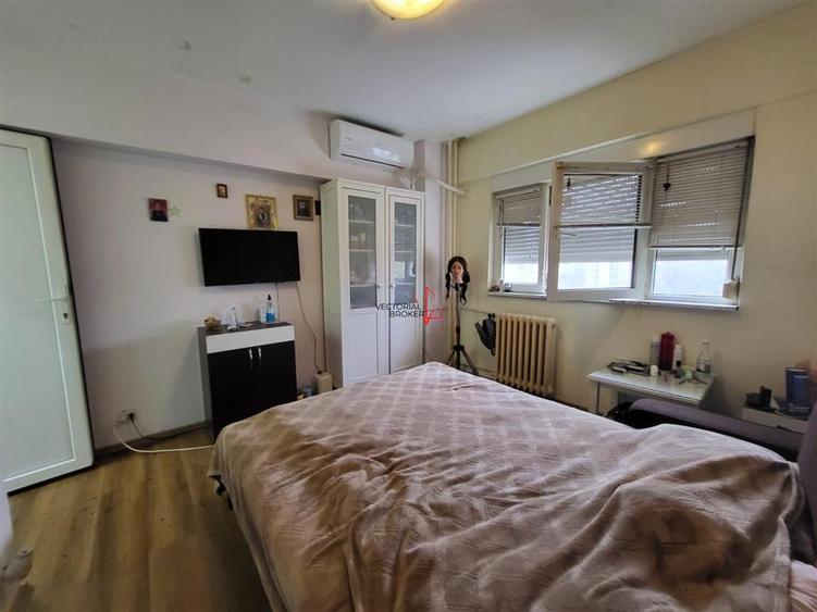 Apartament cu 3 camere semidecomandat în Titan